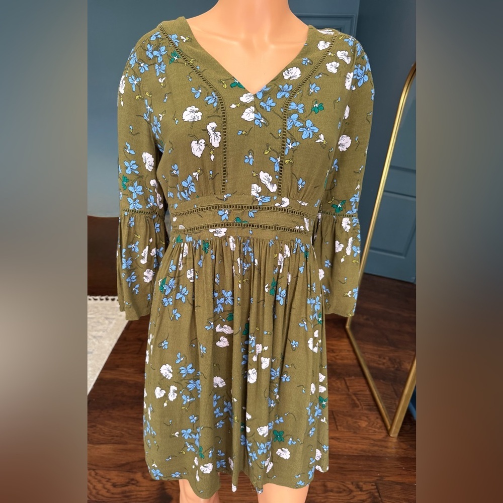 Ann Taylor Green Floral Dress V Neck Bell Sleeve Boho Midi Women’s [Size]